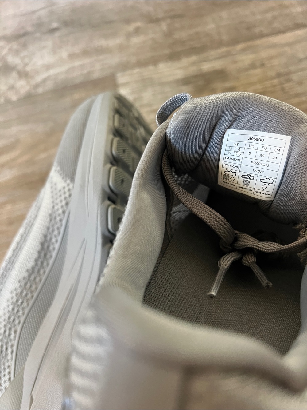 ALO Runner Running Sneaker Grey - Picture 9 of 9